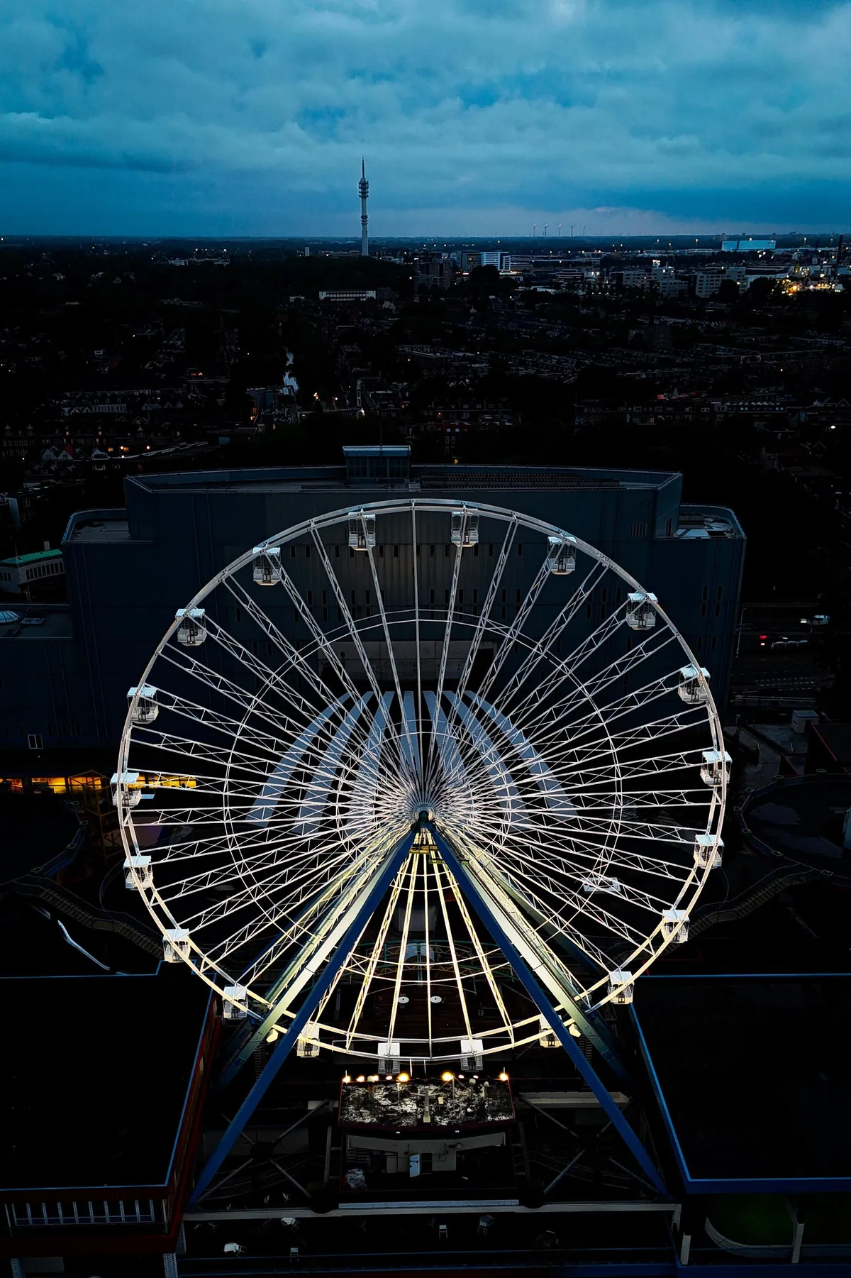 De Beelen Eye op ZUIDYARD bij avond