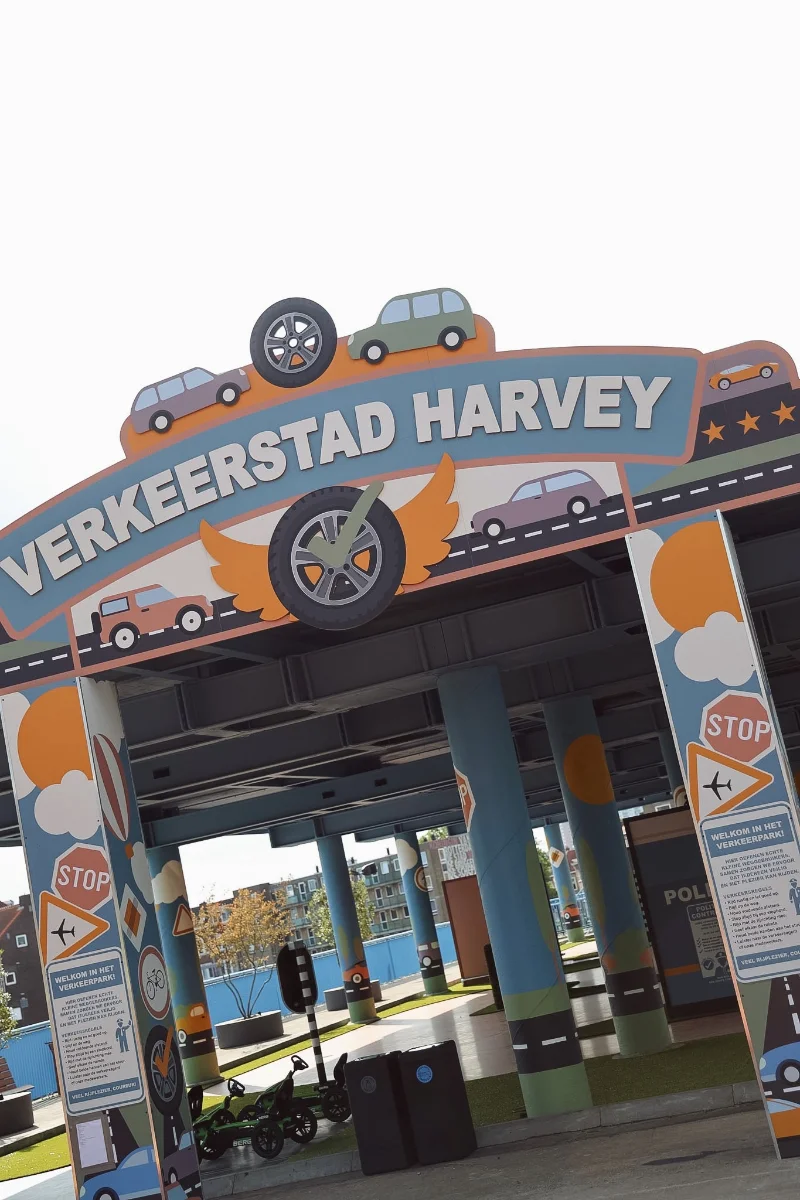Een prikkelarme plek waar kinderen zelf hun spel maken.